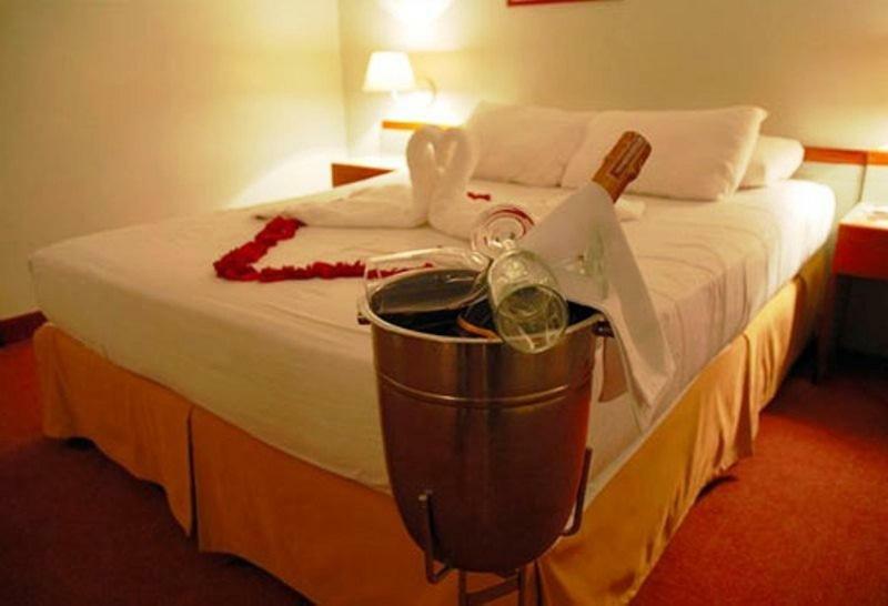 Hotel Cristina Suites Puerto La Cruz Zimmer foto