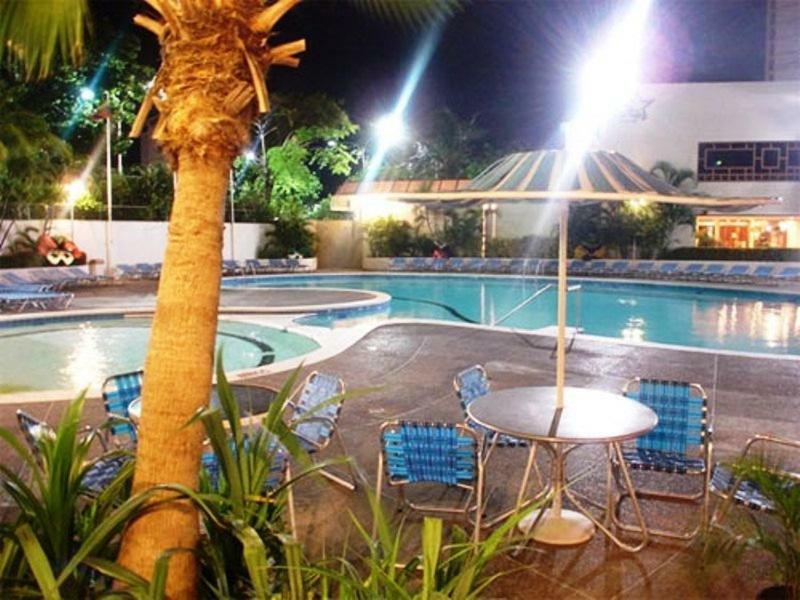 Hotel Cristina Suites Puerto La Cruz Exterior foto